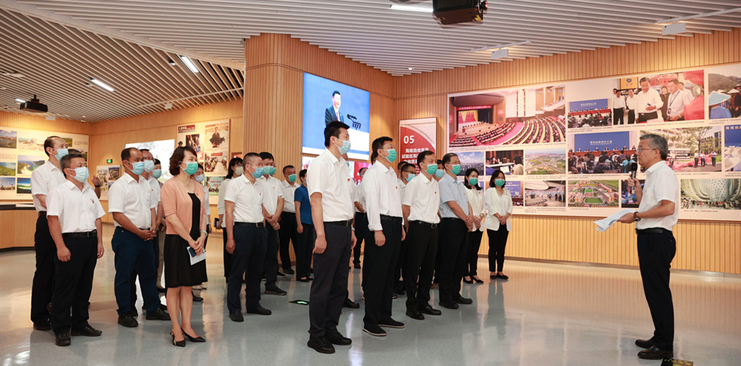 市委理论学习中心组（扩大）学习会召开